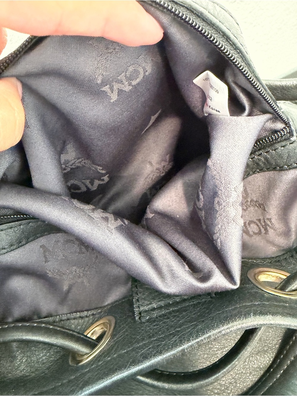 MCM black leather drawstring bucket bag with gold hardware - Picture 15 of 15